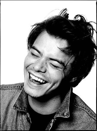 charlie_heaton006 (739x1000, 185 kБ...)
